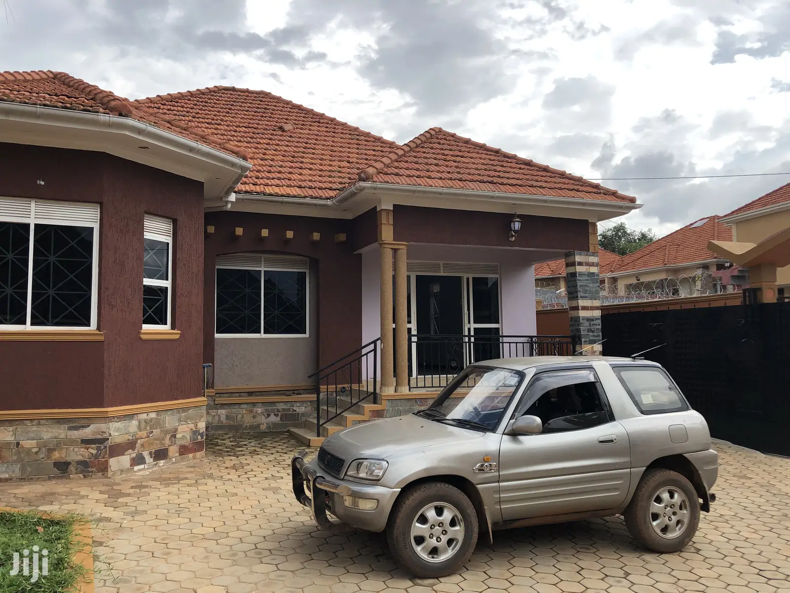 Mansionette in Kira With Tarmack Access on Sell in Kampala