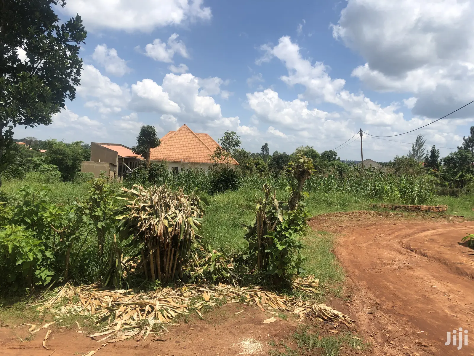 Kira 25 Decimals Land Near Tarmack on Sell in Kampala