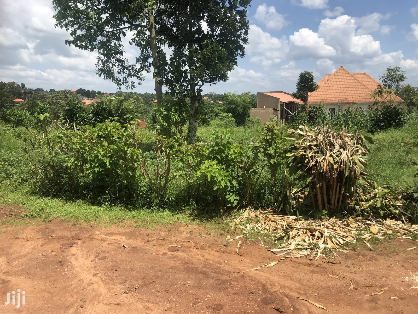 Kira 25 Decimals Land Near Tarmack on Sell in Kampala