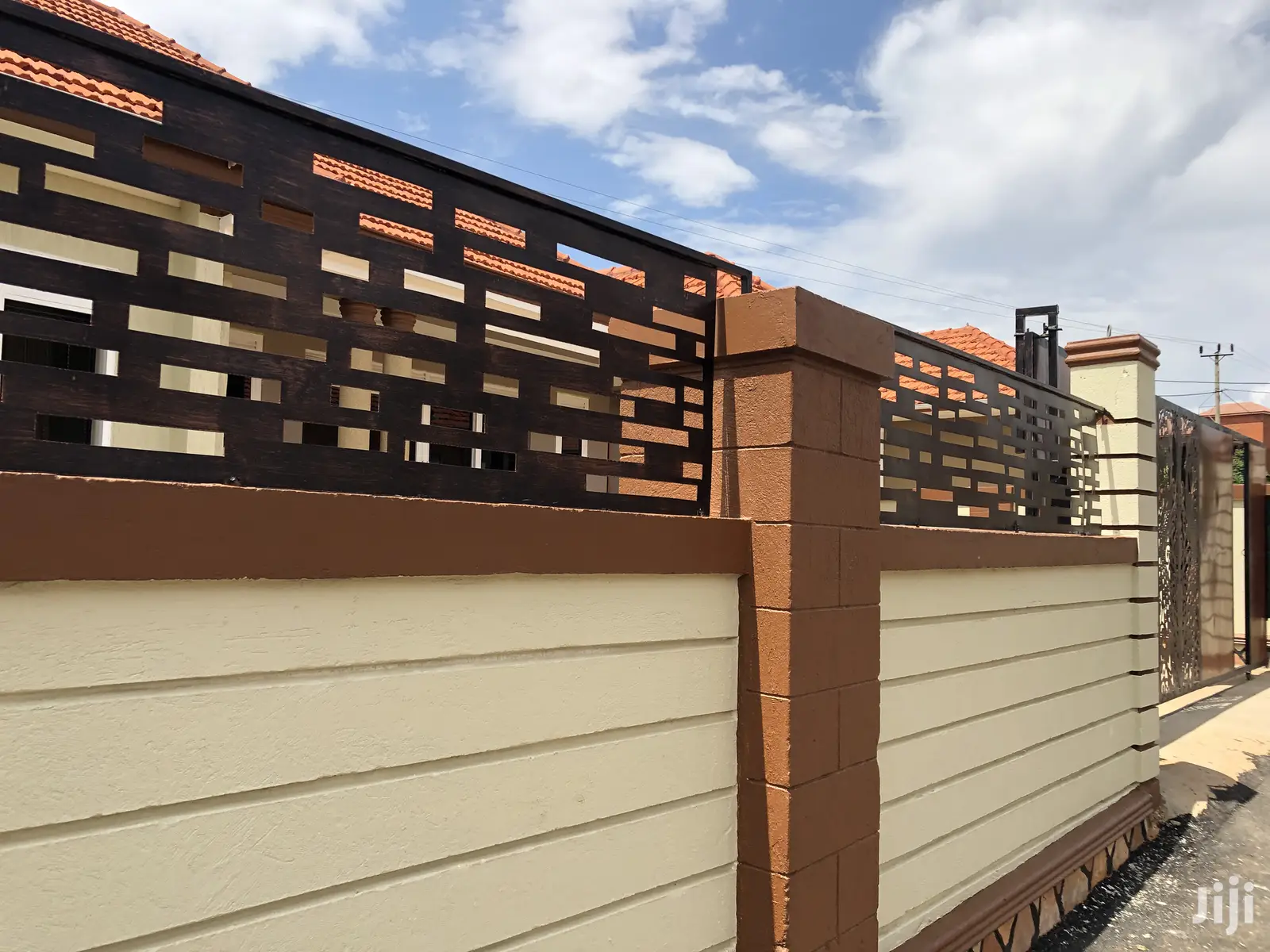 Kiira Mamerito Road Gorgeous Residence on Sell in Kampala