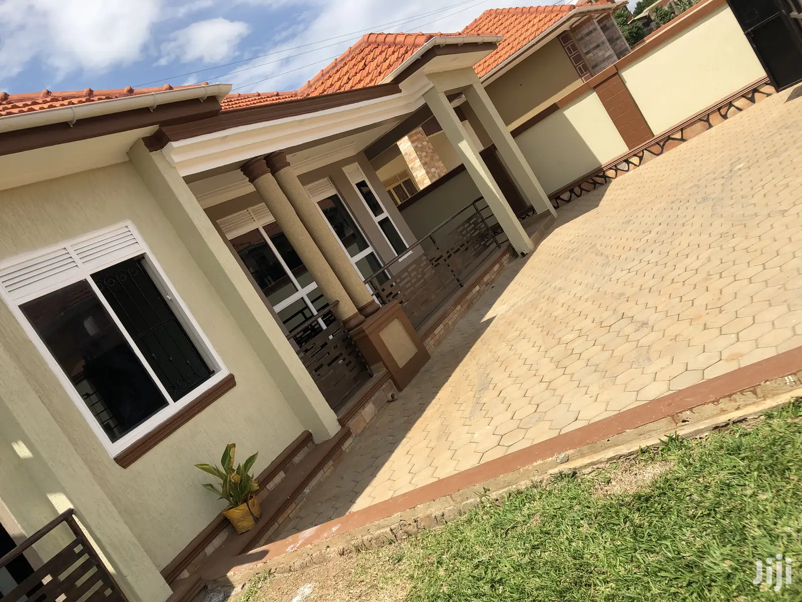 Kiira Mamerito Road Gorgeous Residence on Sell in Kampala