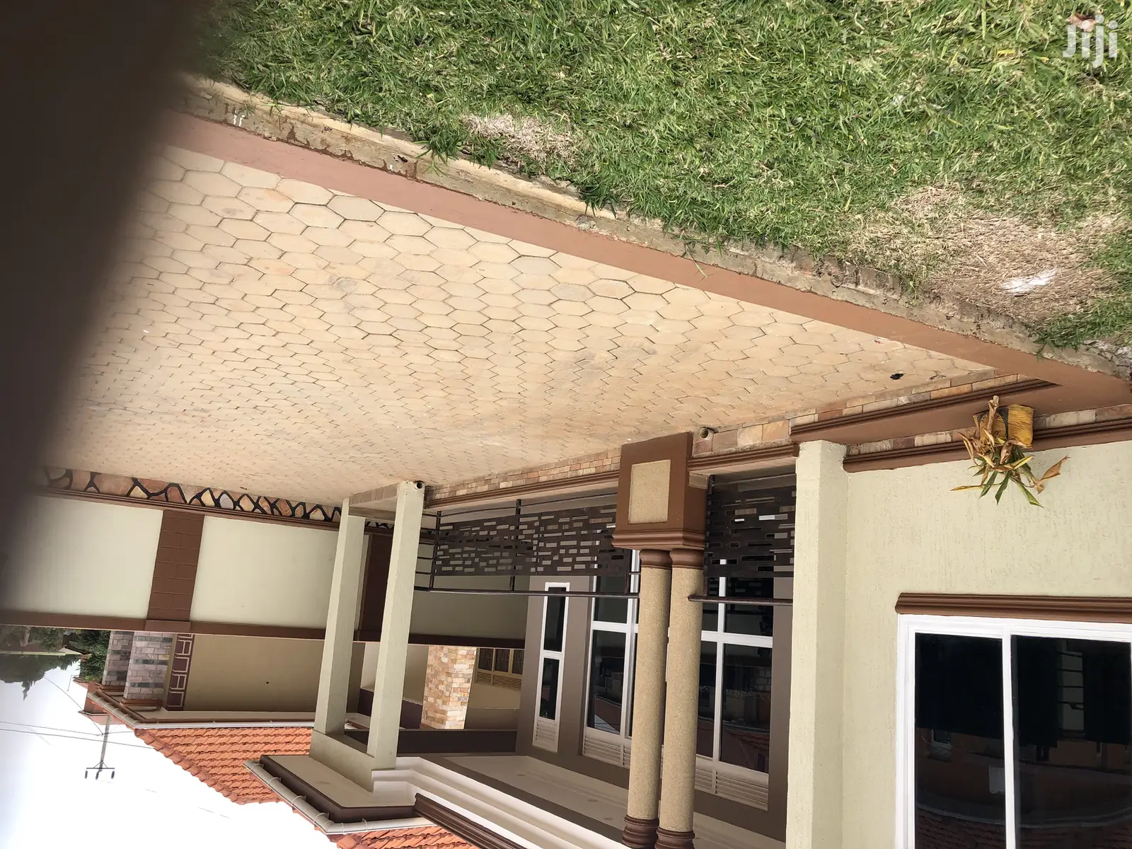 Kiira Mamerito Road Gorgeous Residence on Sell in Kampala