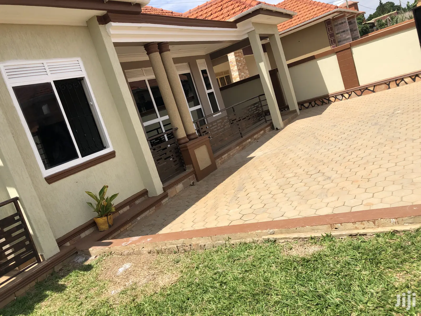 Kiira Mamerito Road Gorgeous Residence on Sell in Kampala