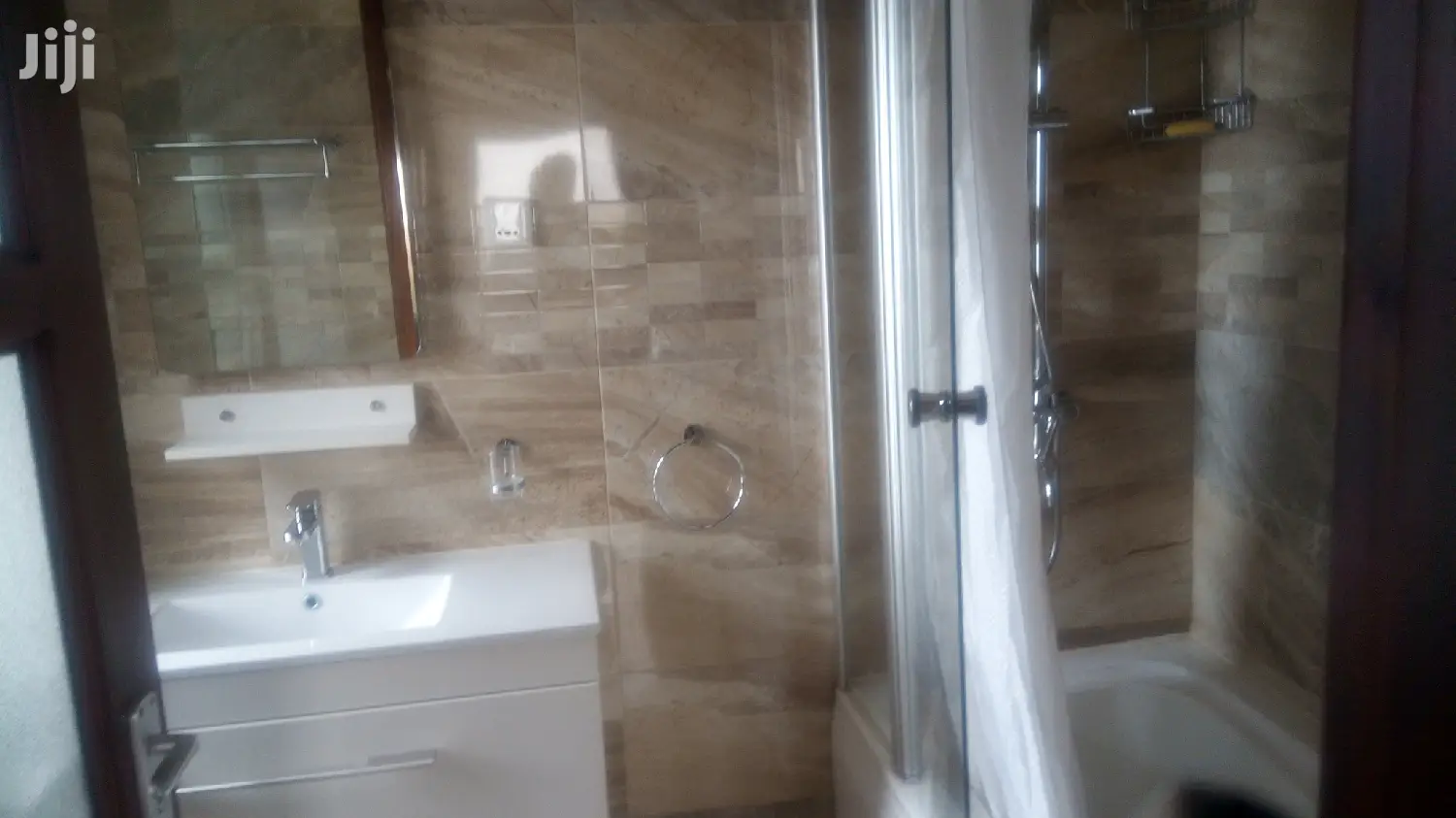 3bdrm Apartment in Central Division for Rent in Central Division