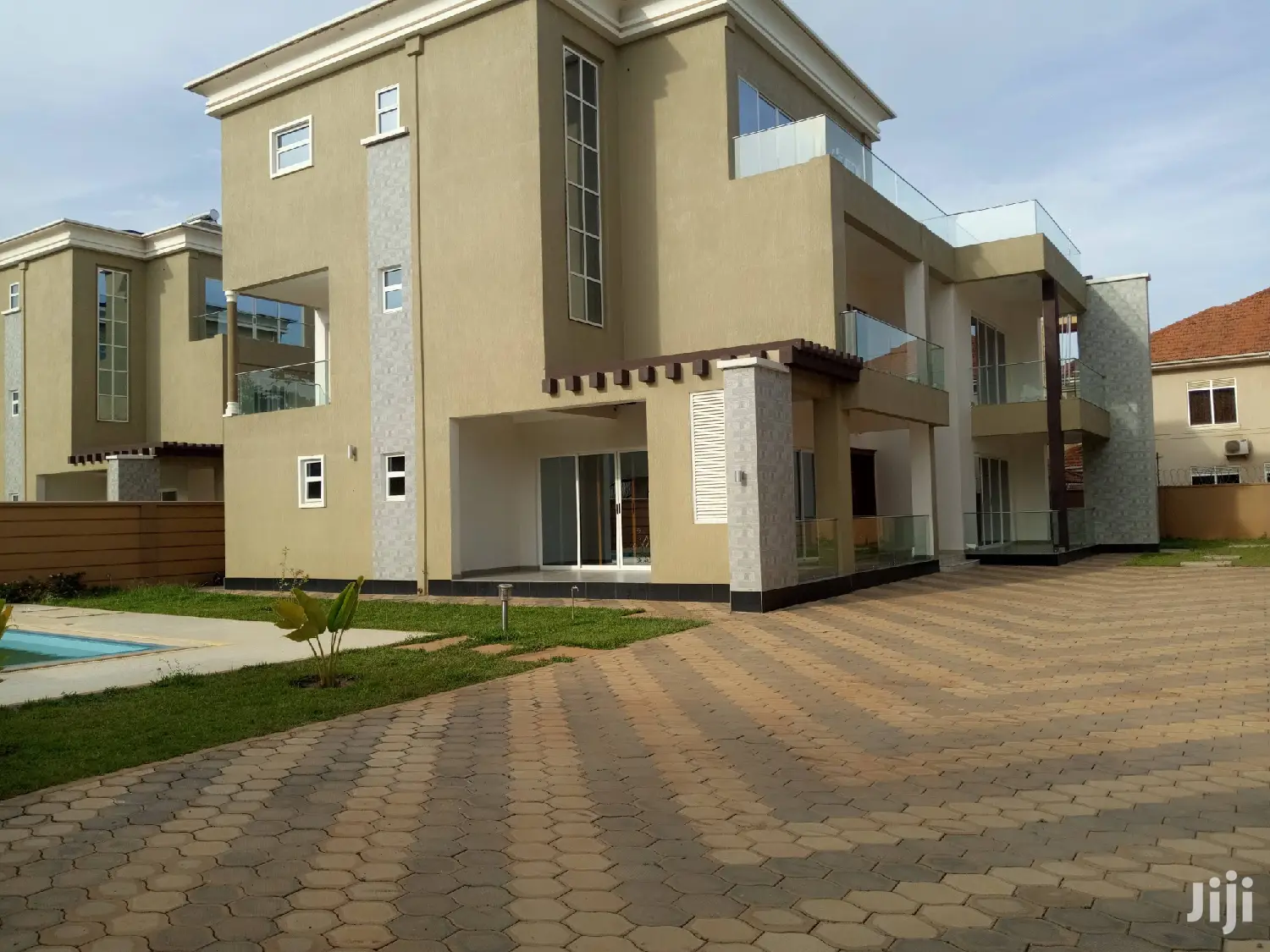 7 Bedroom Mansion In Munyonyo For Sale in Kampala