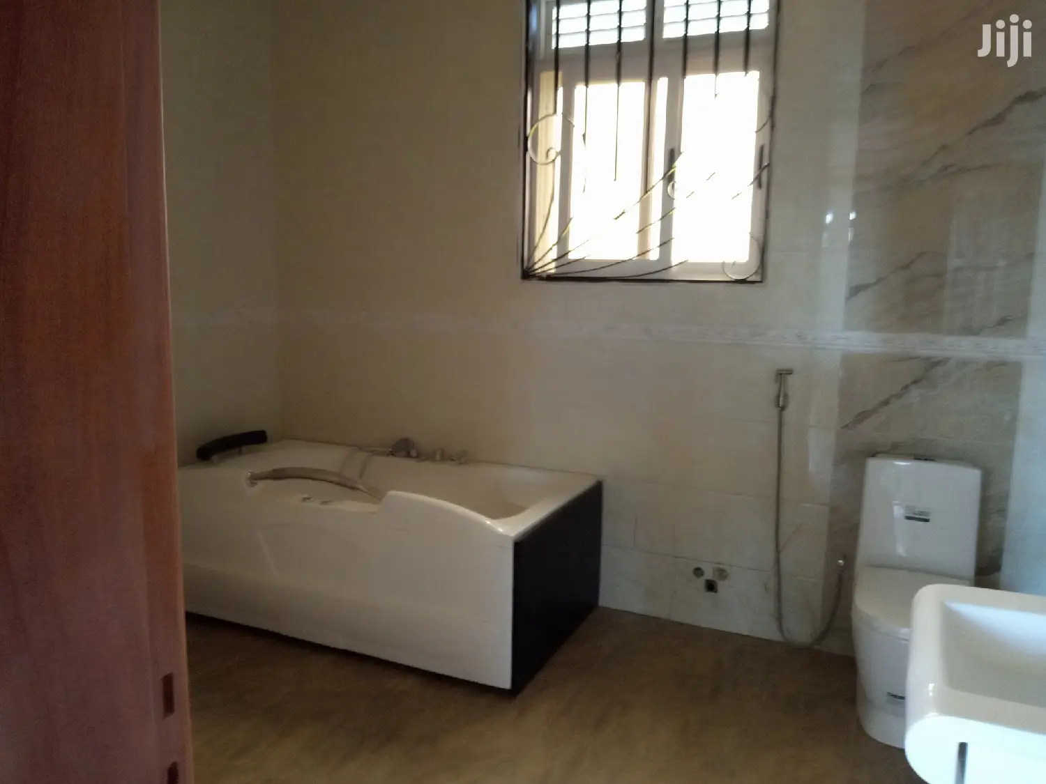 6 Bedroom House In Kira For Sale in Kampala