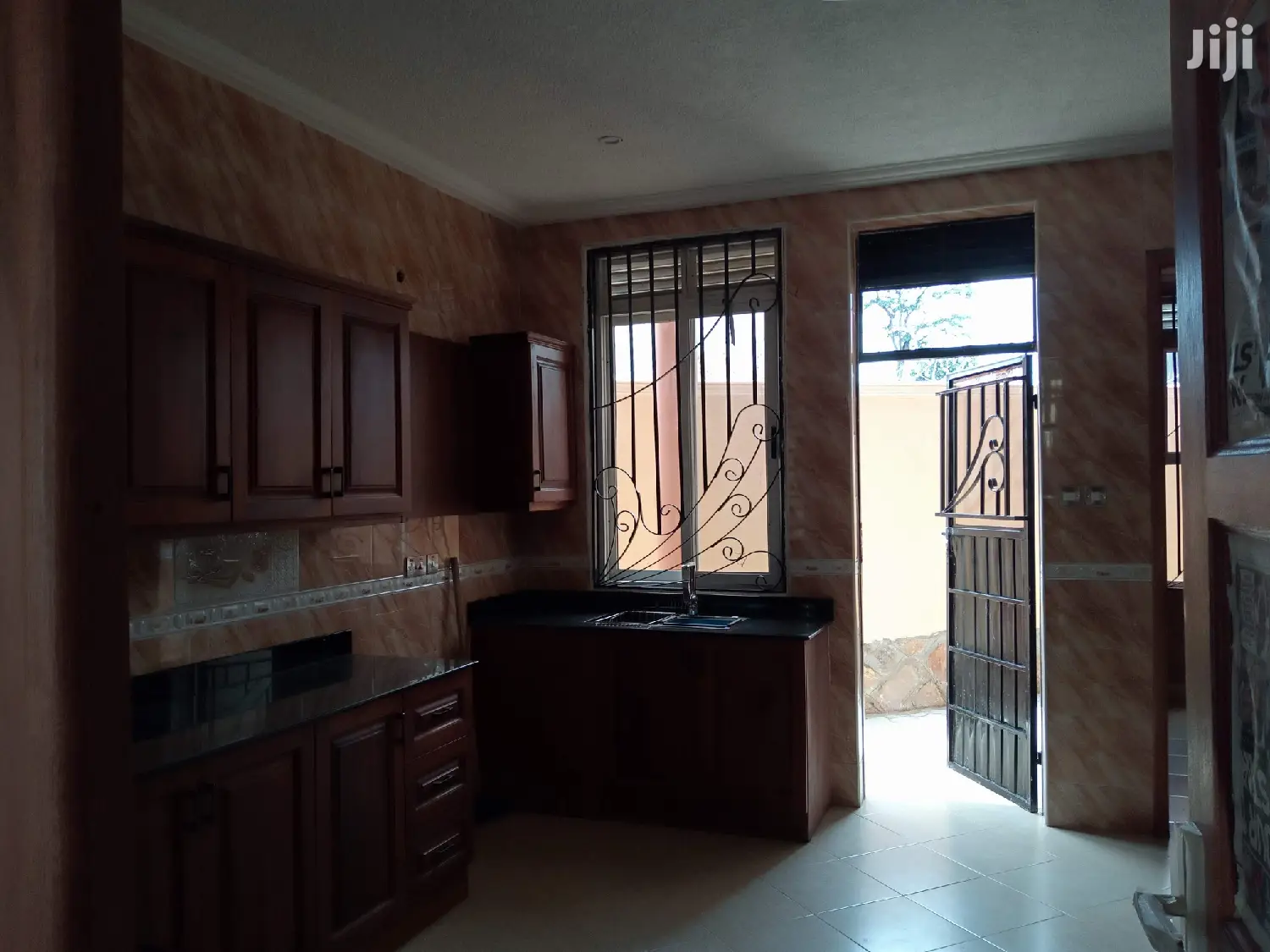 6 Bedroom House In Kira For Sale in Kampala