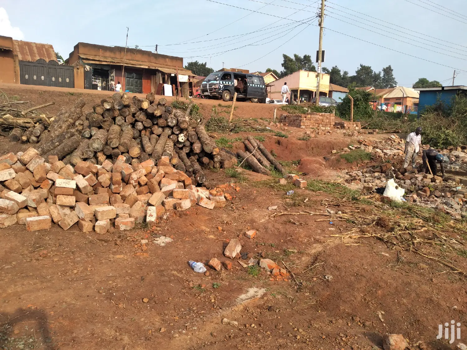 Very Sweet Commercial Plot Measuring Direct on Tarmac Rd in Kampala