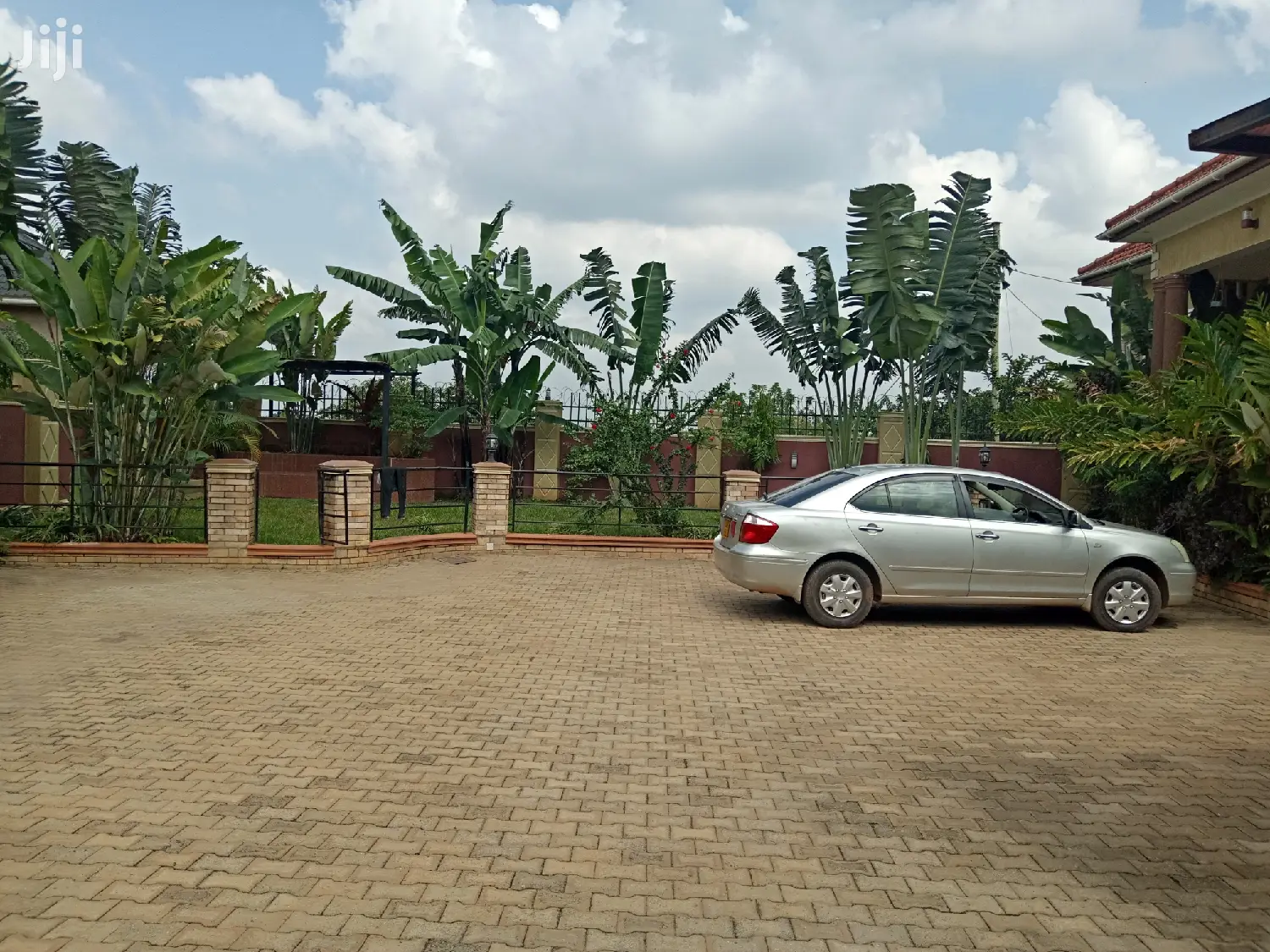 Kira Large Compound Bungaloo on Sell in Kampala