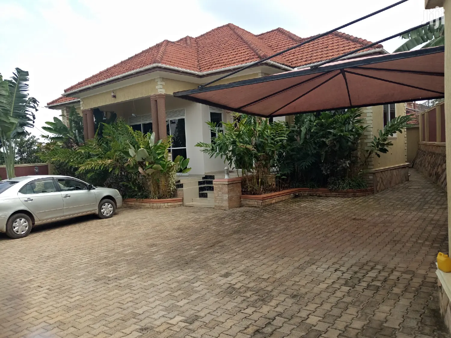 Kira Large Compound Bungaloo on Sell in Kampala