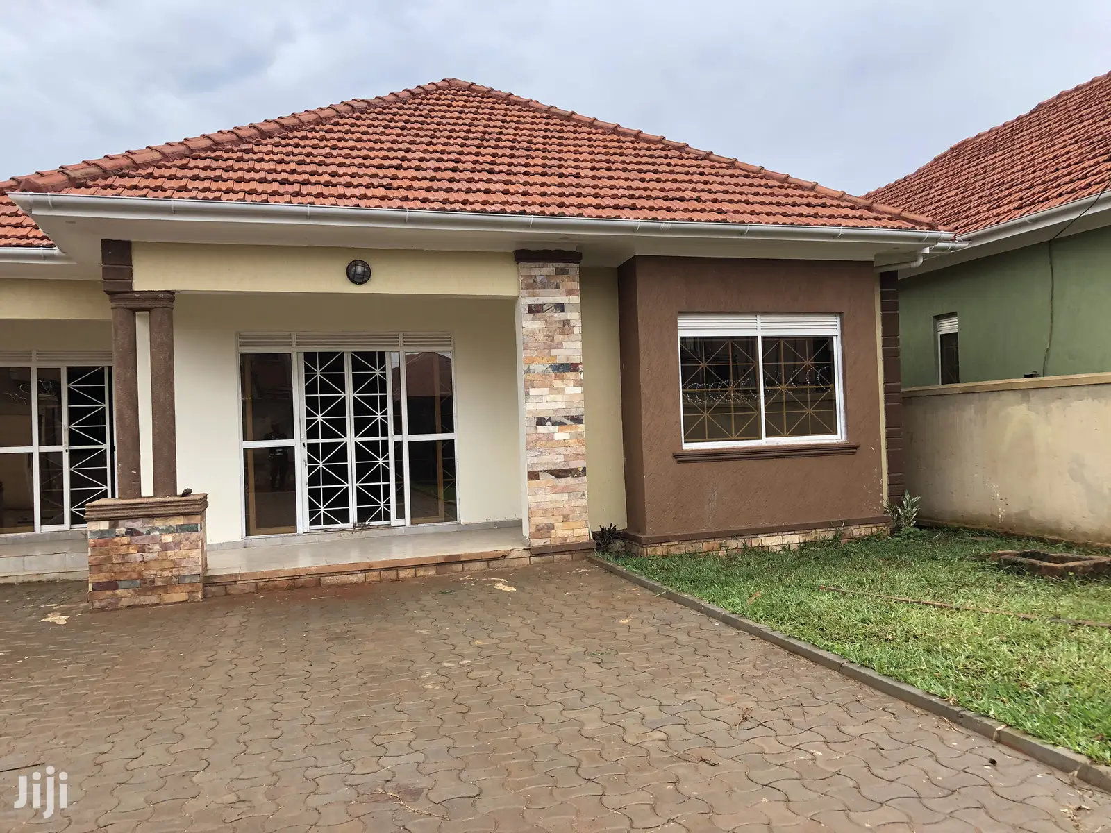 Kira Mamerito Road Posh Bungalow on Sell in Kampala