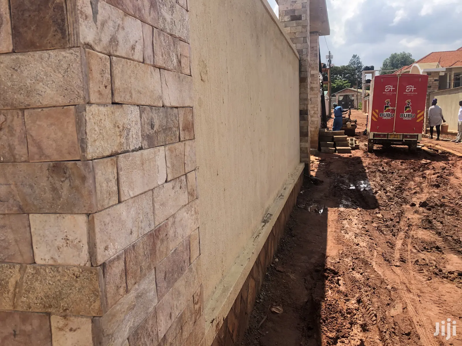 Hot,Kira Six Bedrooms Mansion Almost Complete on Sell in Kampala