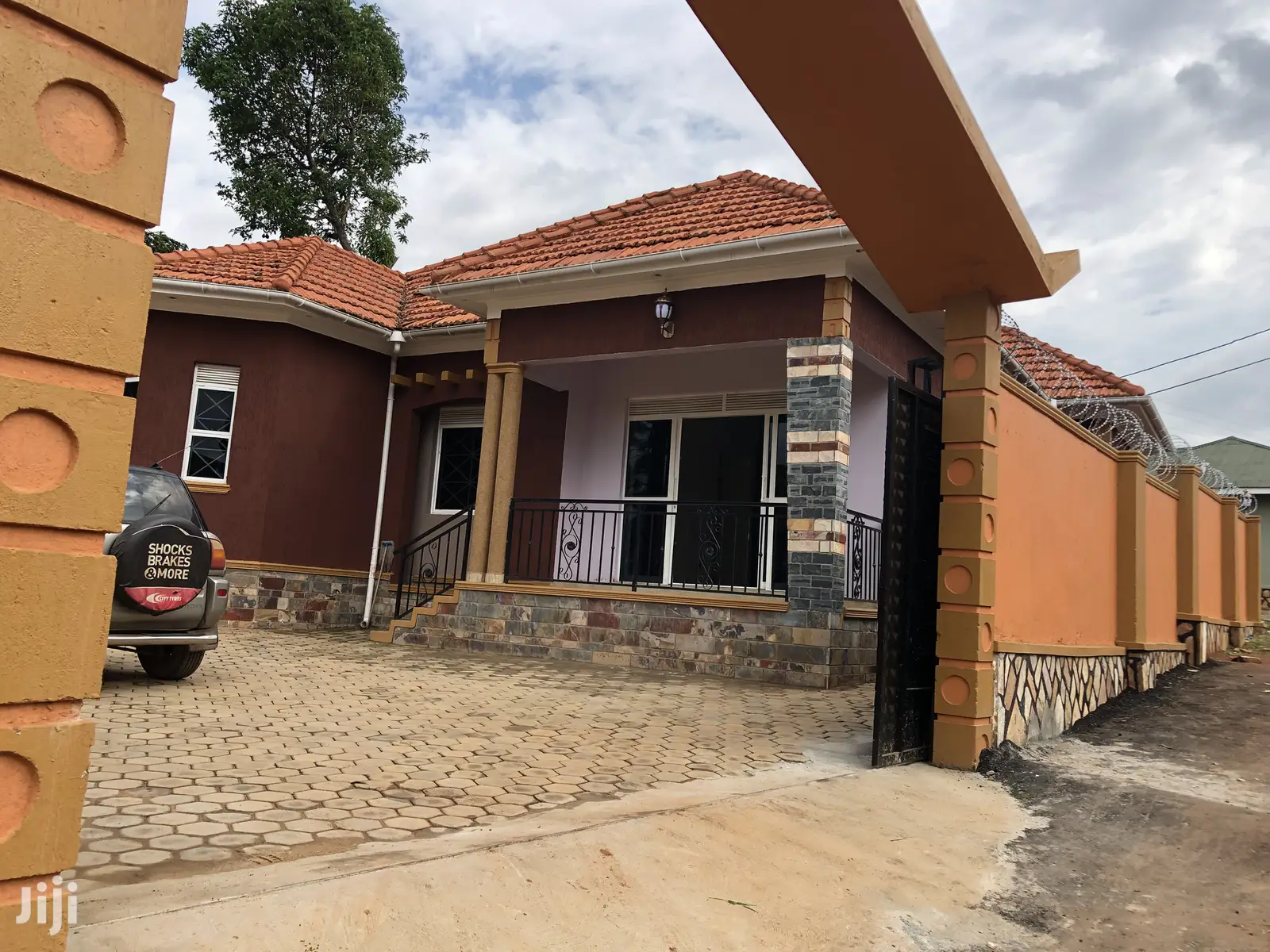 Hot,Kira Mamerito Road House On Sell in Kampala