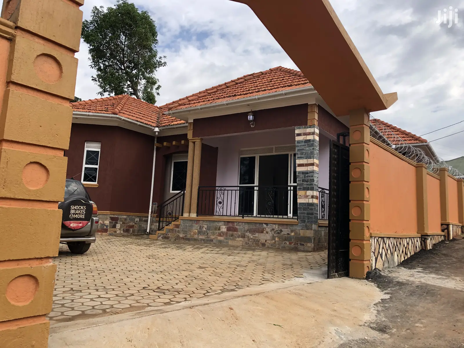 Hot,Kira Mamerito Road House On Sell in Kampala