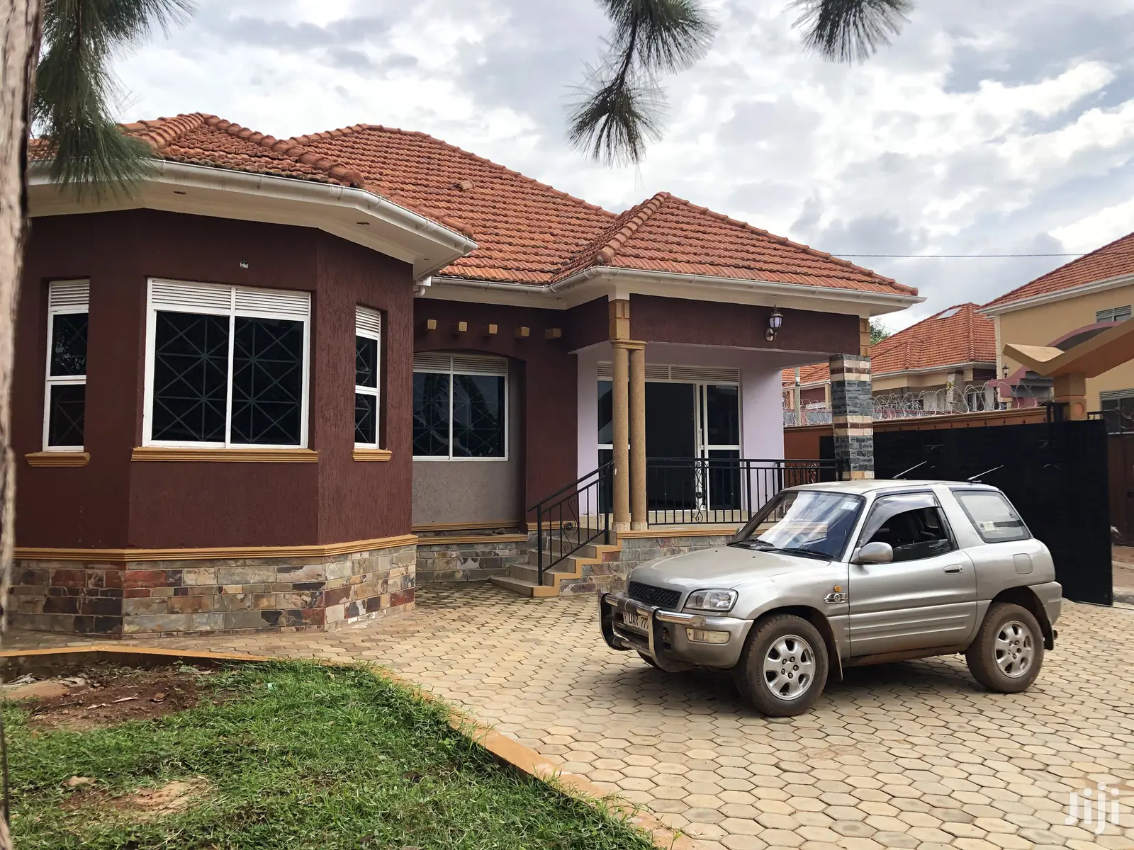 Hot,Kira Mamerito Road House On Sell in Kampala