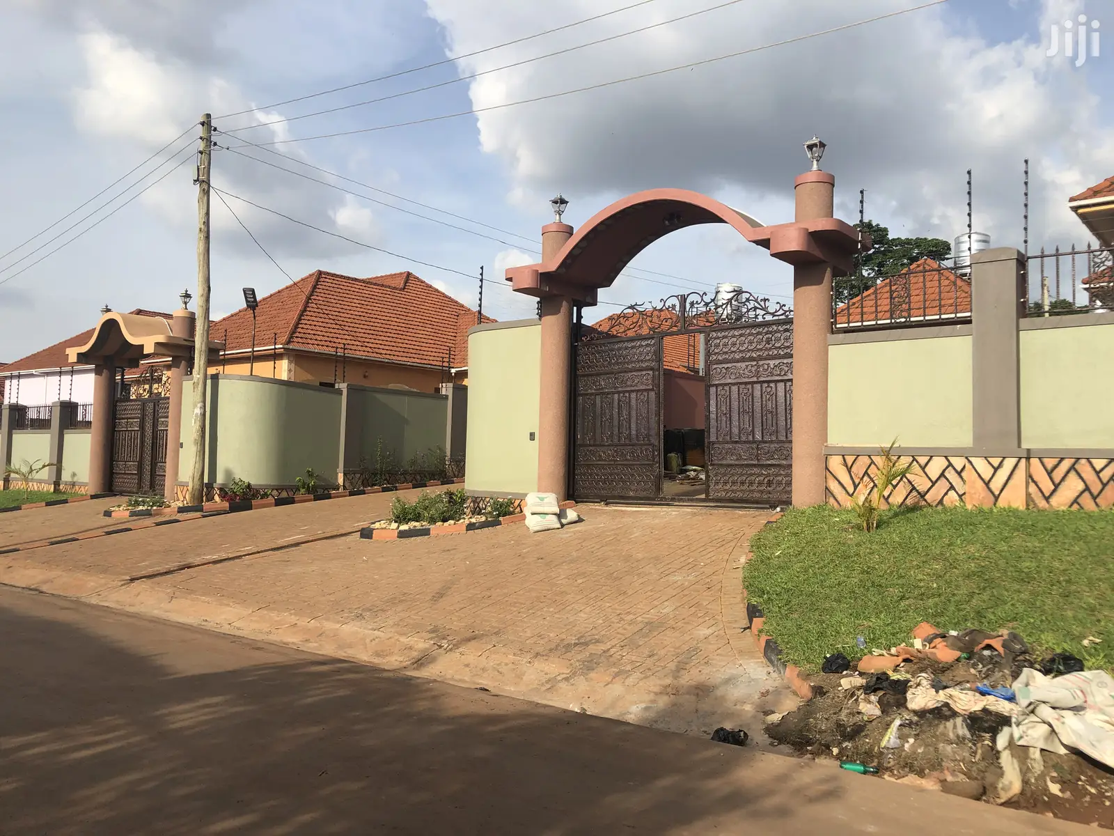 Kyanja Palatial Six Bedrooms Mansion on Sell in Kampala