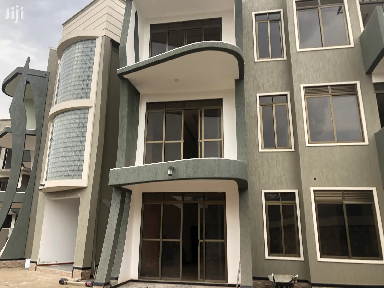Kiwatule 3 Bedroom Condominiums By The Tarmack On Sell in Kampala
