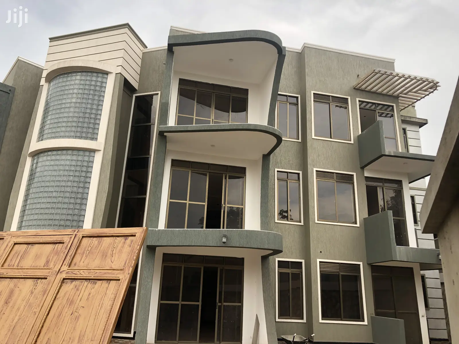 Kiwatule 3 Bedroom Condominiums By The Tarmack On Sell in Kampala