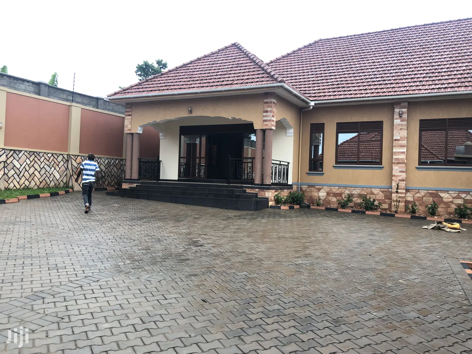 Mutungo Magnificent Bungalow on Sell in Kampala