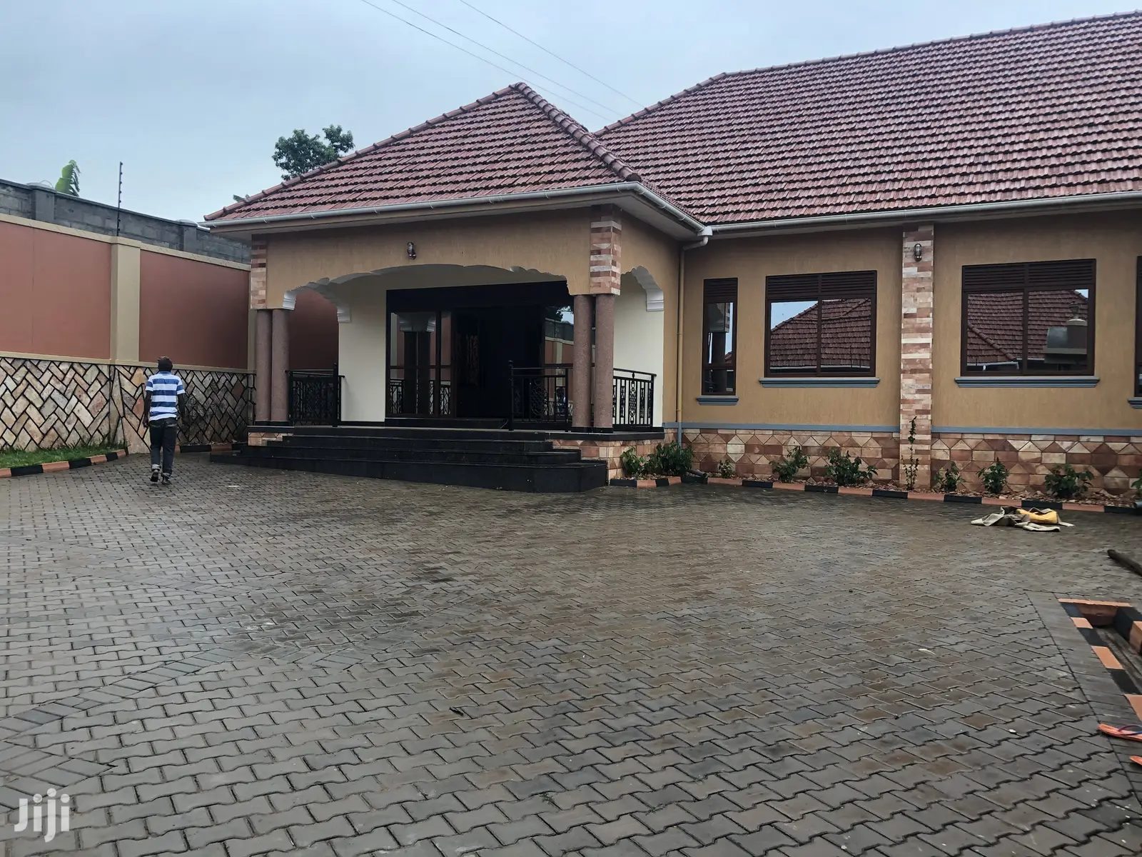 Mutungo Magnificent Bungalow on Sell in Kampala
