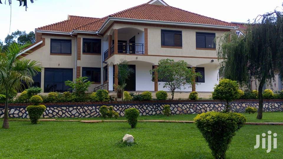 Four Bedroom Mansion In Bugoloobi For Rent in Kampala