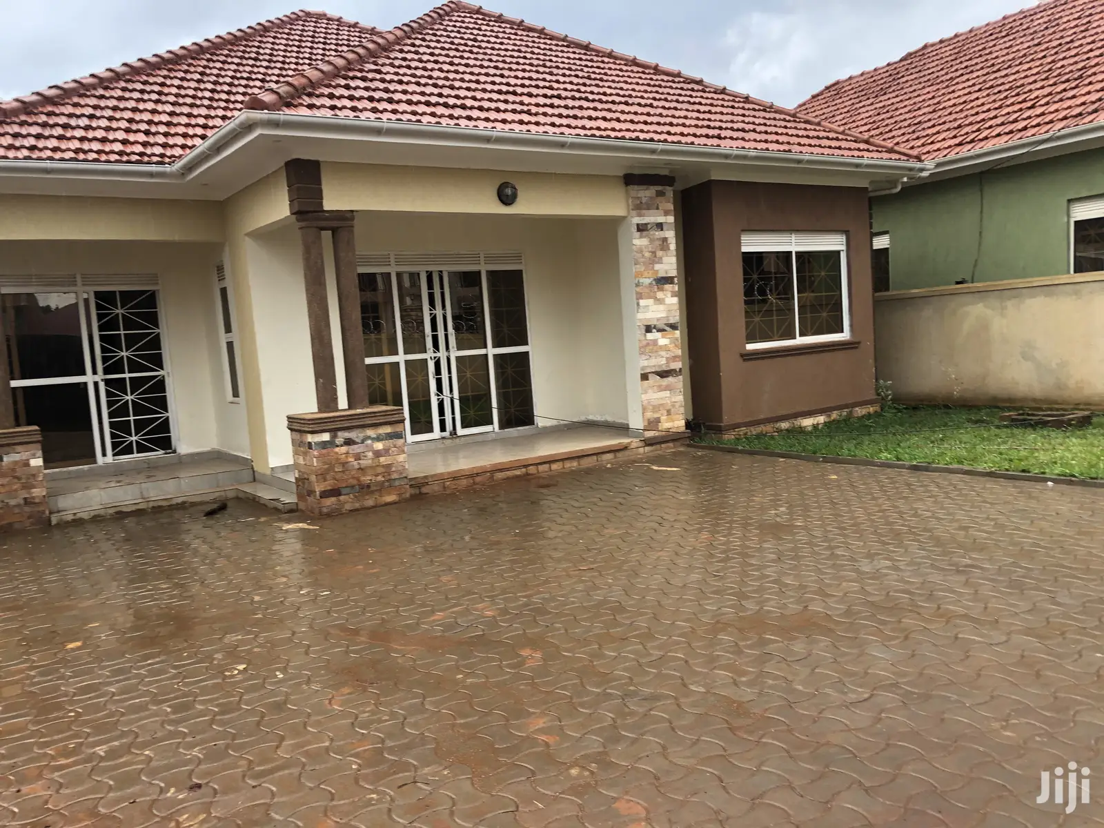 Kiira Beautiful Brand New House on Sell in Kampala