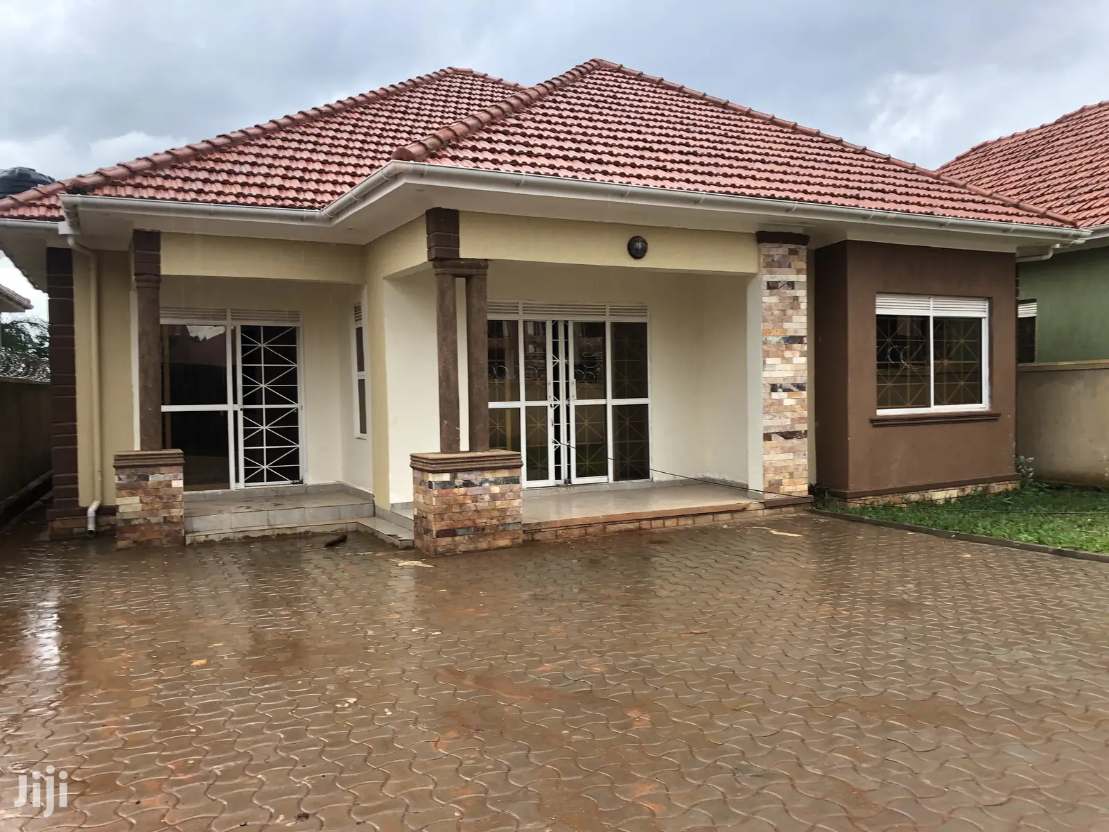 Kiira Beautiful Brand New House on Sell in Kampala