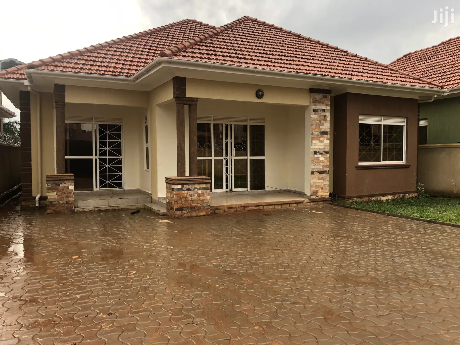 Kiira Beautiful Brand New House on Sell in Kampala