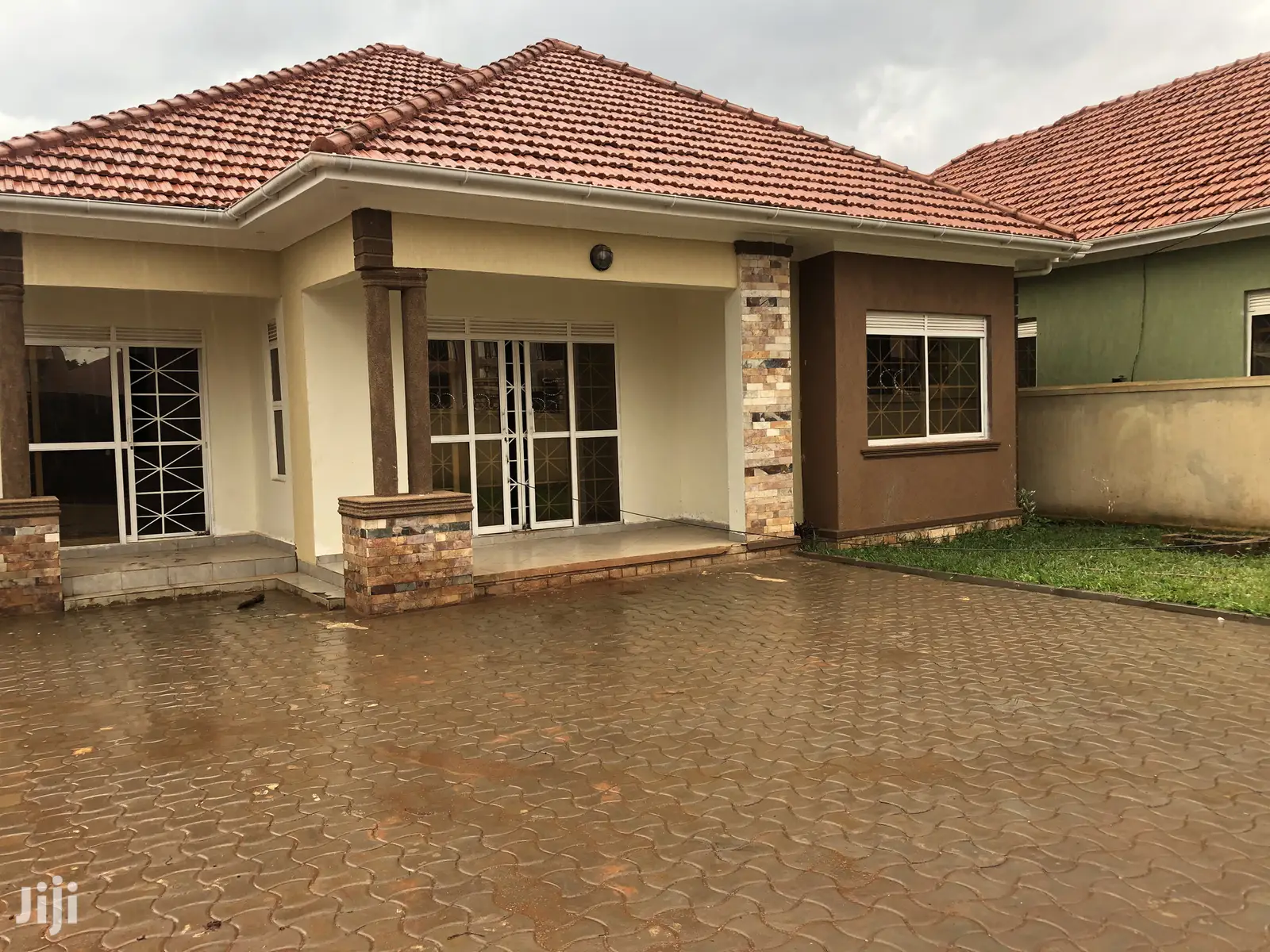 Kiira Beautiful Brand New House on Sell in Kampala