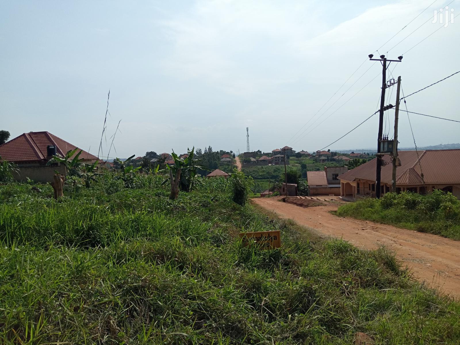 Kira Kimwani 25 Decimals Near Tarmack Plot on Sell in Kampala