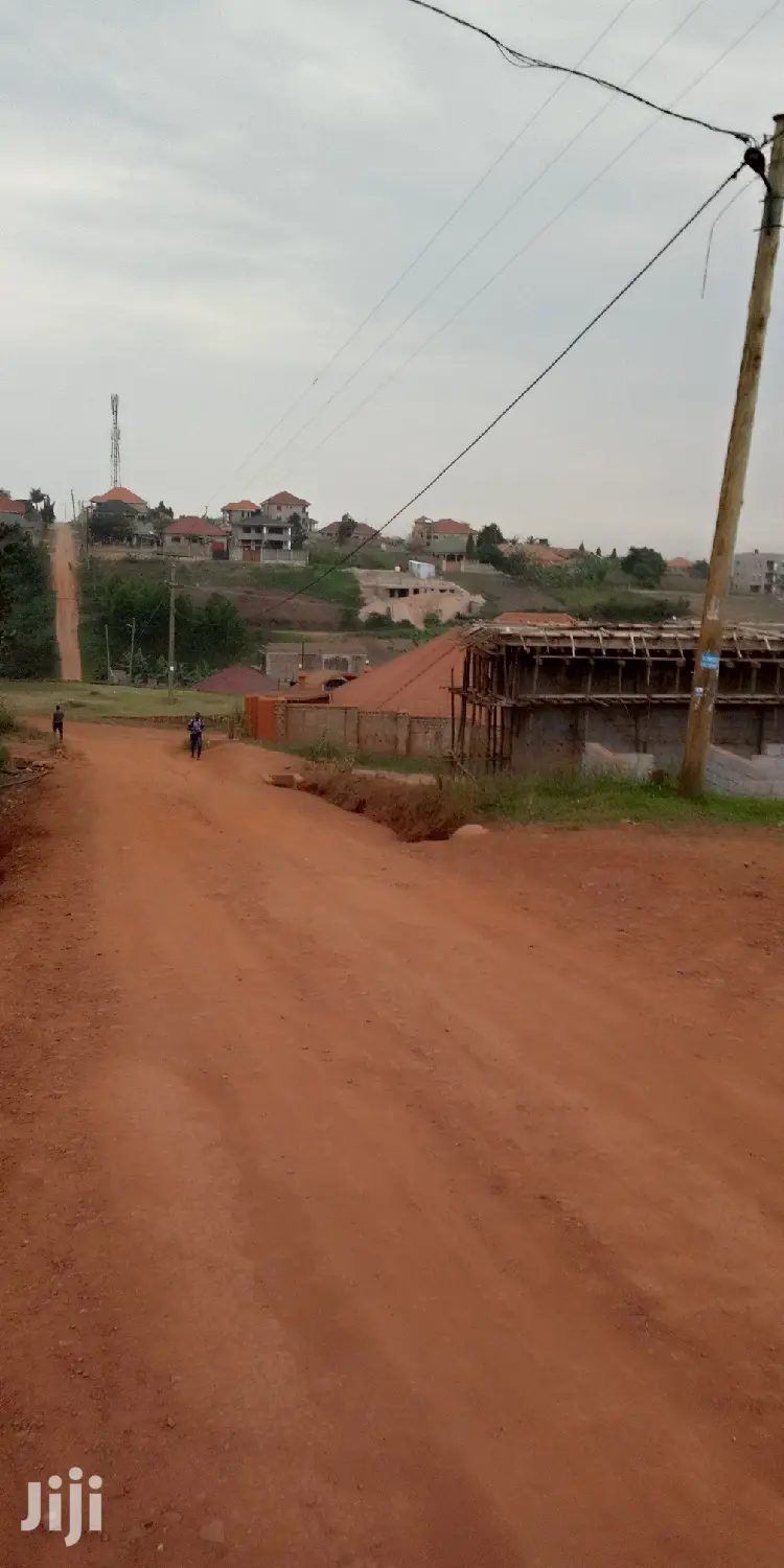 Kira Posh Plots Near Tarmack for Sell in Kampala