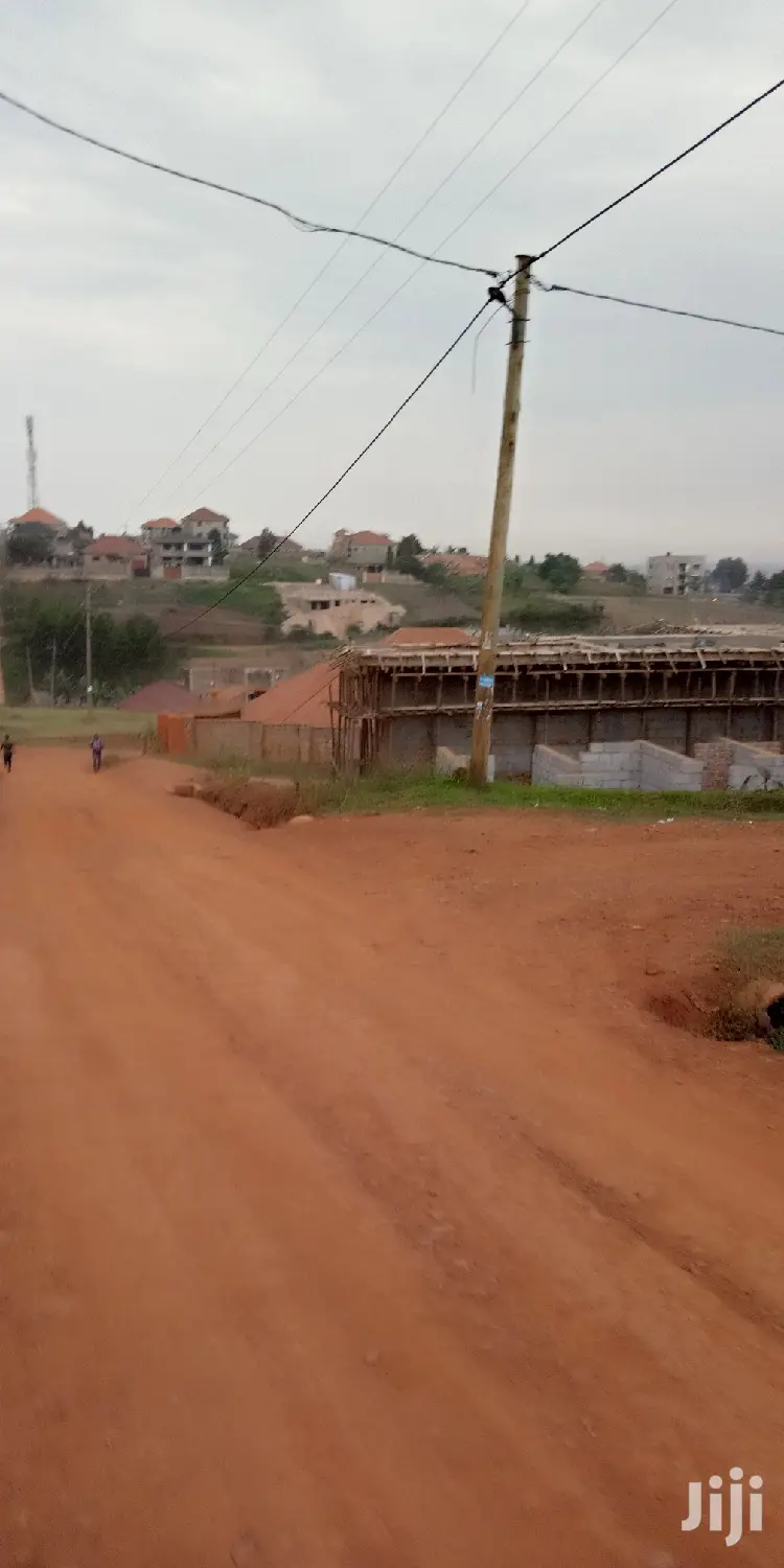 Kira Posh Plots Near Tarmack for Sell in Kampala
