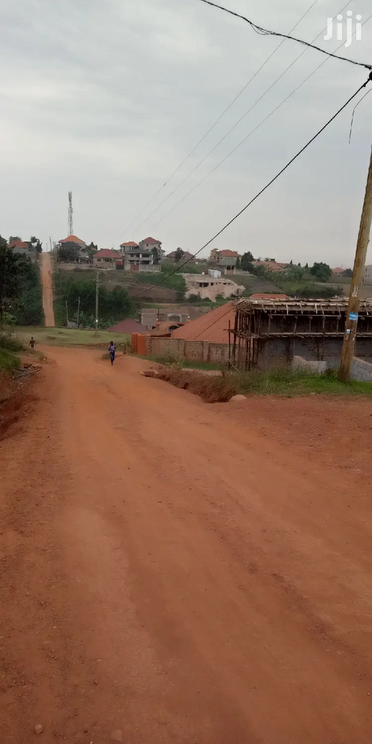 Kira Posh Plots Near Tarmack for Sell in Kampala