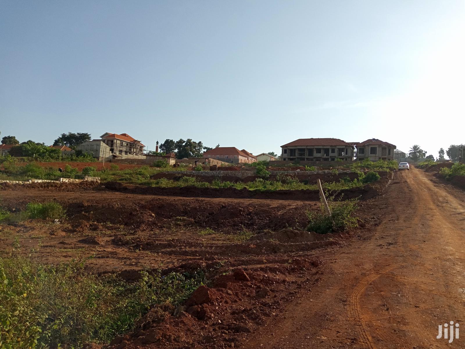 Kira Kimwani 25 Decimals Near Tarmack Modern Land on Sell in Kampala