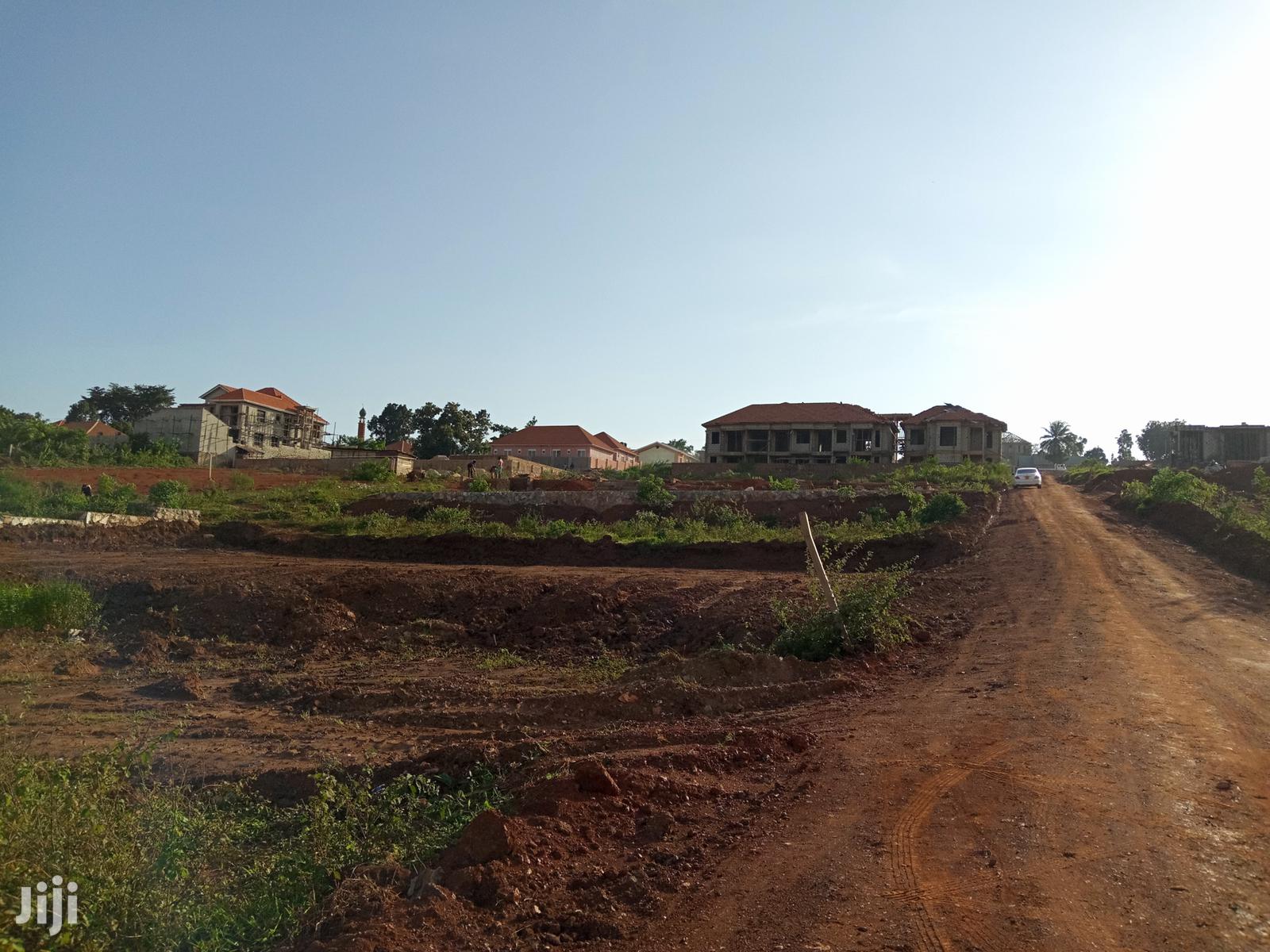 Kira Kimwani 25 Decimals Near Tarmack Modern Land on Sell in Kampala