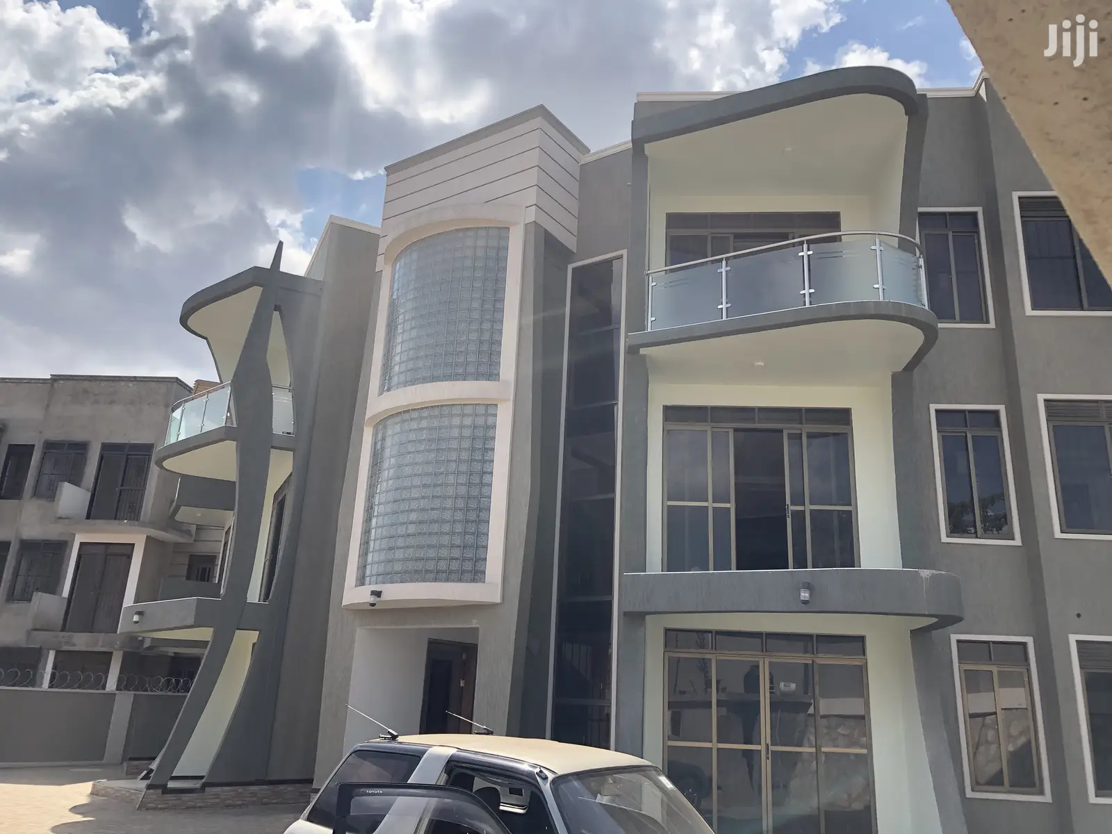 Kiwatule 3bedroom Condominiums With Maid’S Room on Sell in Kampala