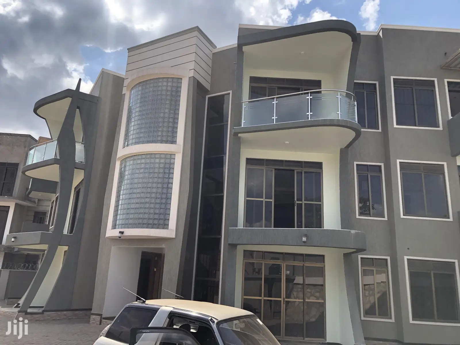 Kiwatule 3bedroom Condominiums With Maid’S Room on Sell in Kampala
