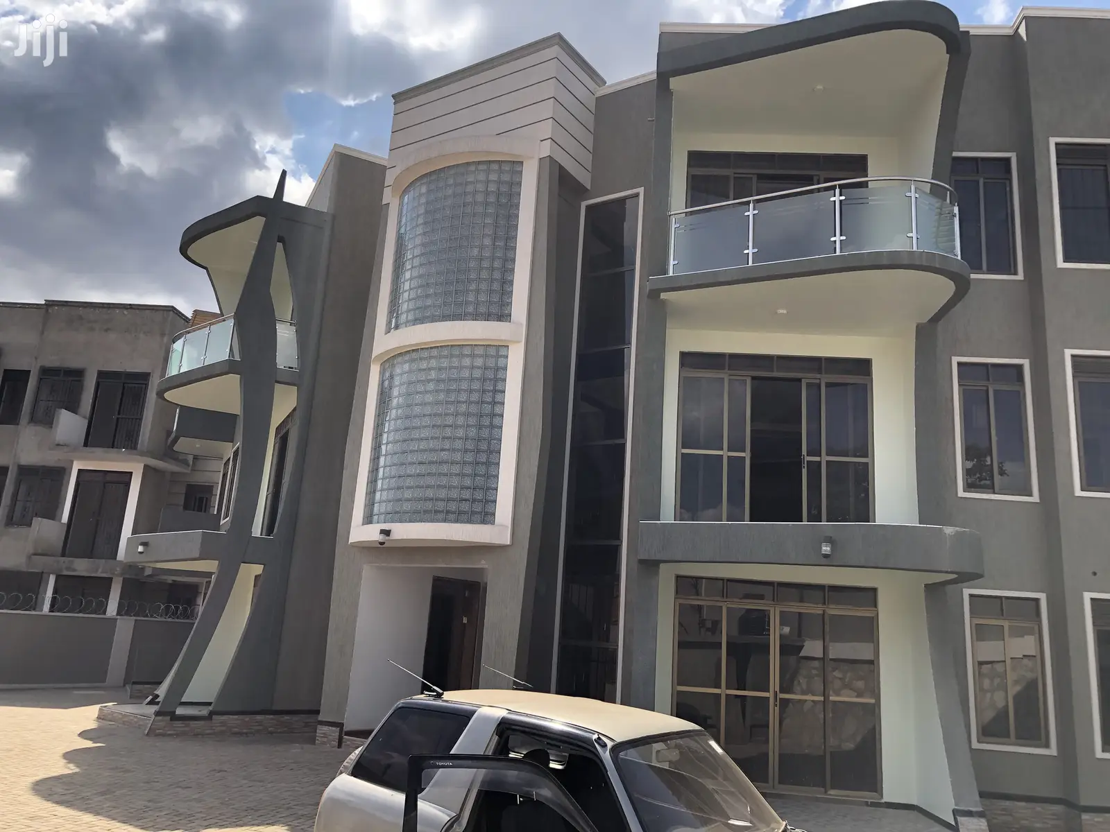 Kiwatule 3bedroom Condominiums With Maid’S Room on Sell in Kampala