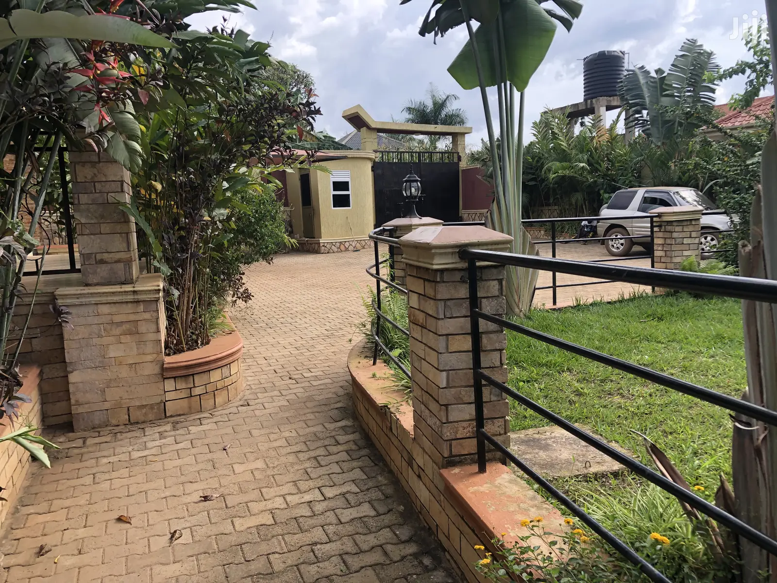 Kiira Magnificent Modern Mansion on Sale in Kampala