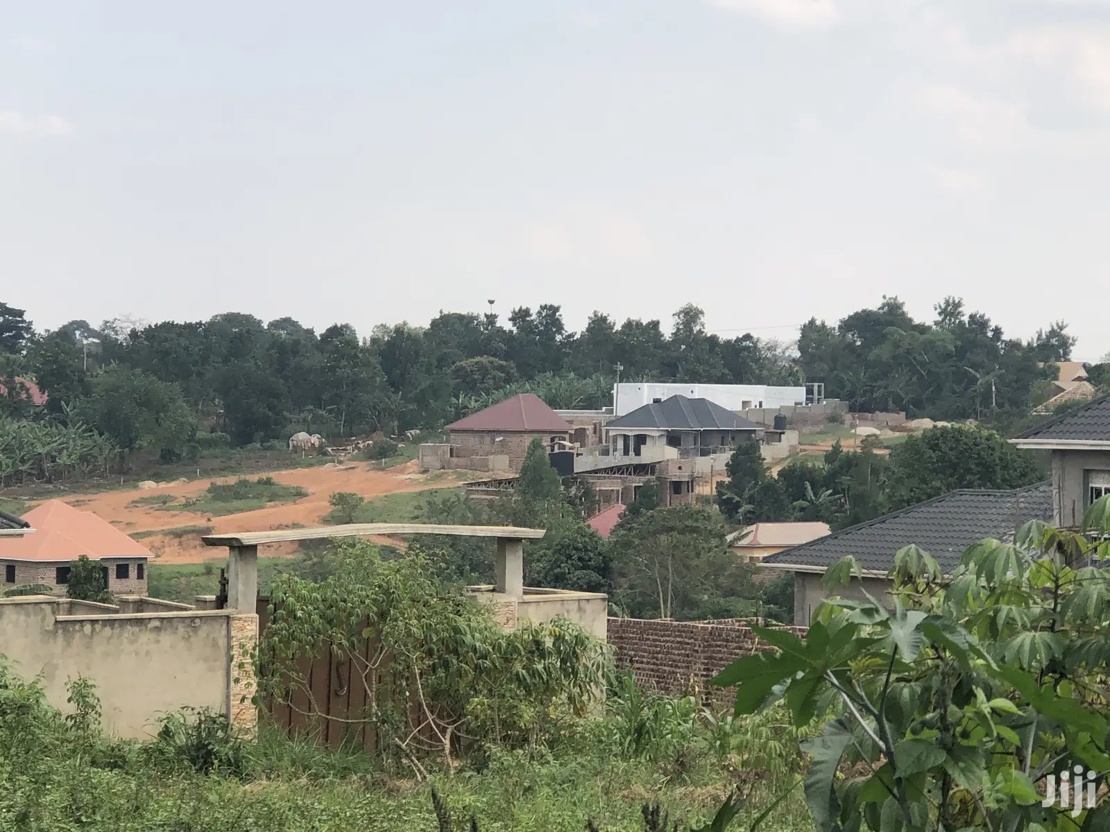 Kira 25 Decimals Lovely Land Near the Tarmack on Sell in Kampala