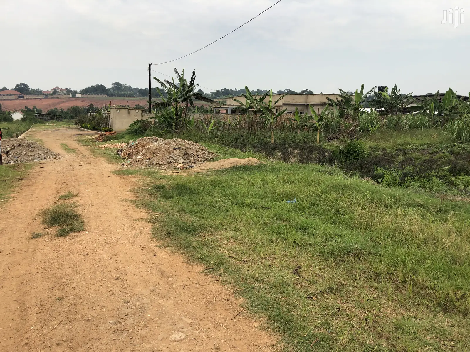 Quicksale,Kira Kimwani Plot Near Tarmack in Kampala