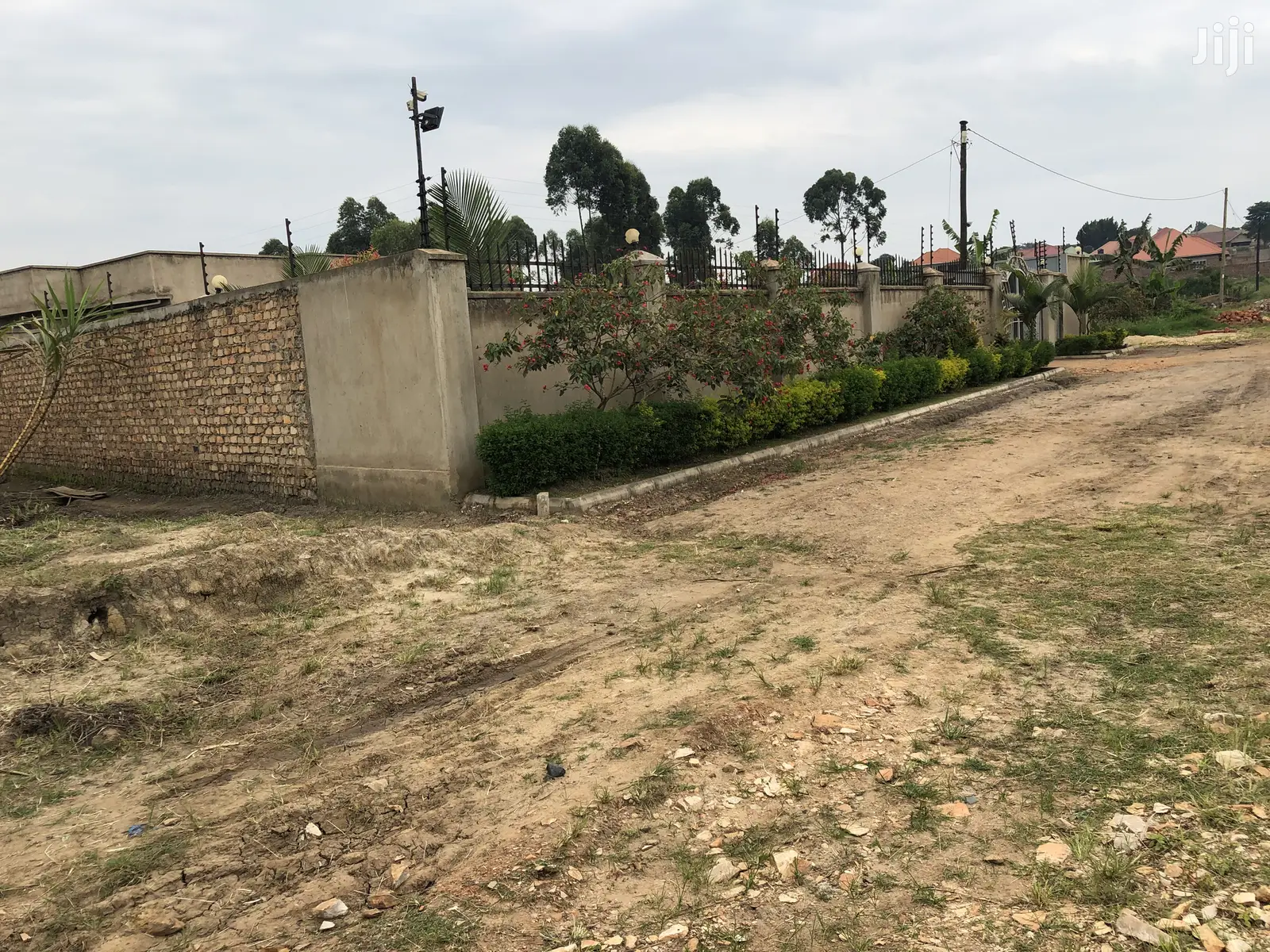 Quicksale,Kira Kimwani Plot Near Tarmack in Kampala