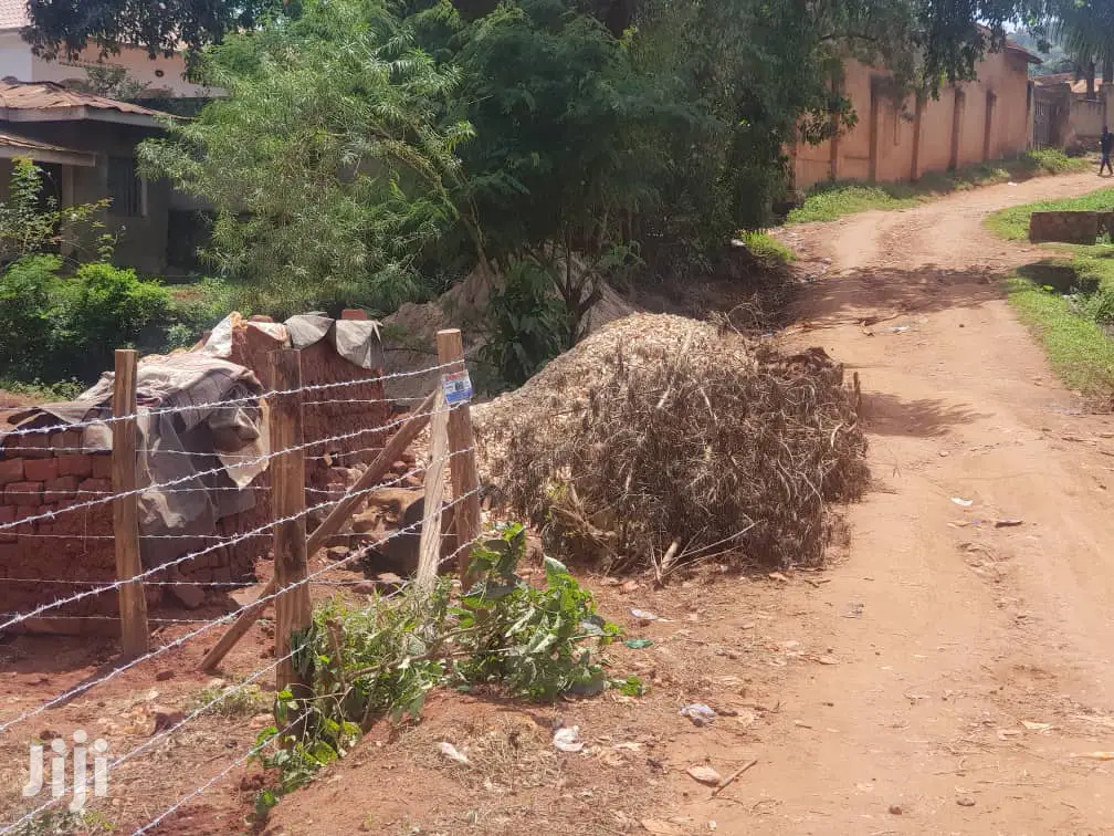 Very Sweet Plot for Serious Apartments Quicksale in Makindye in Kampala