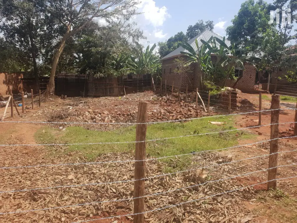 Very Sweet Plot for Serious Apartments Quicksale in Makindye in Kampala