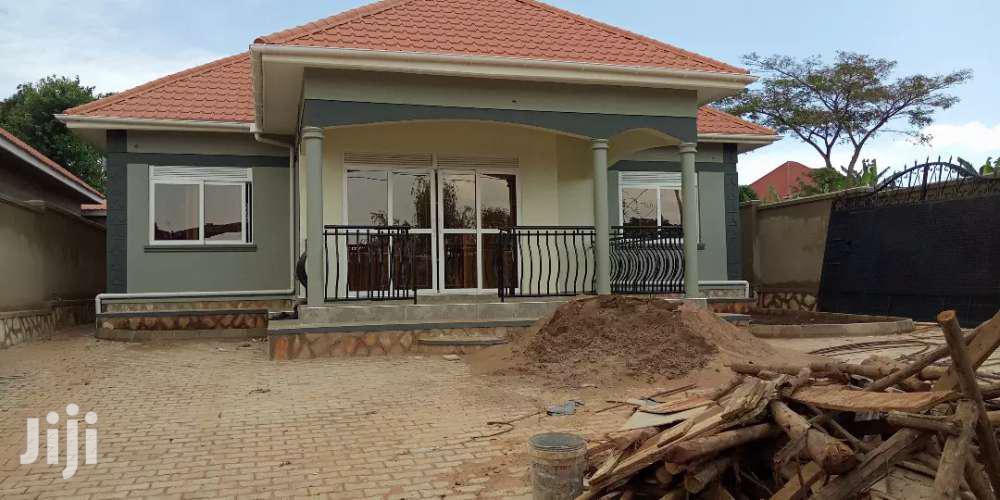 Kyaliwajara Tarmacked Neighbourhood Pretty Bungaloo in Kampala