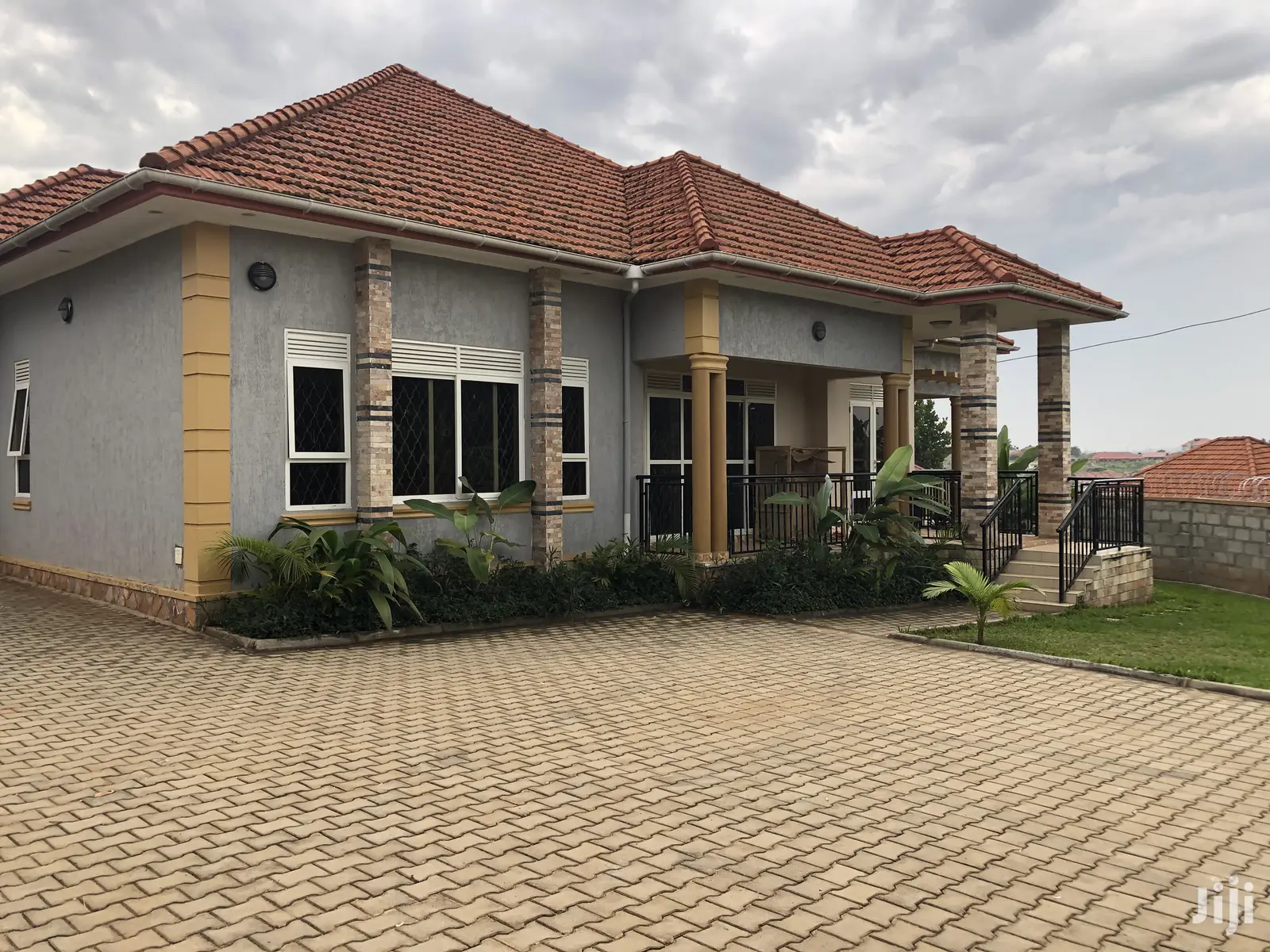Kira Upper Class Bungalow on Sell in Kampala