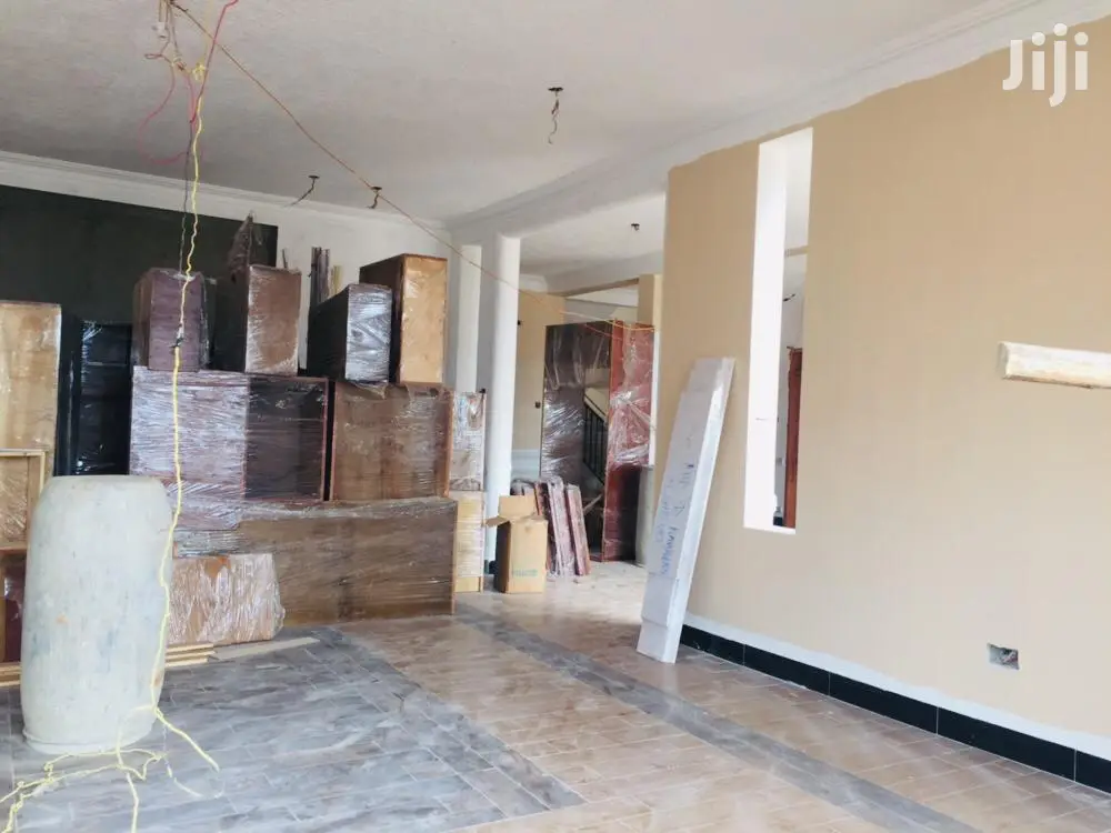 Bunga Near Munyonyo Seven Bedrooms Lake View Mansion on Sell in Kampala