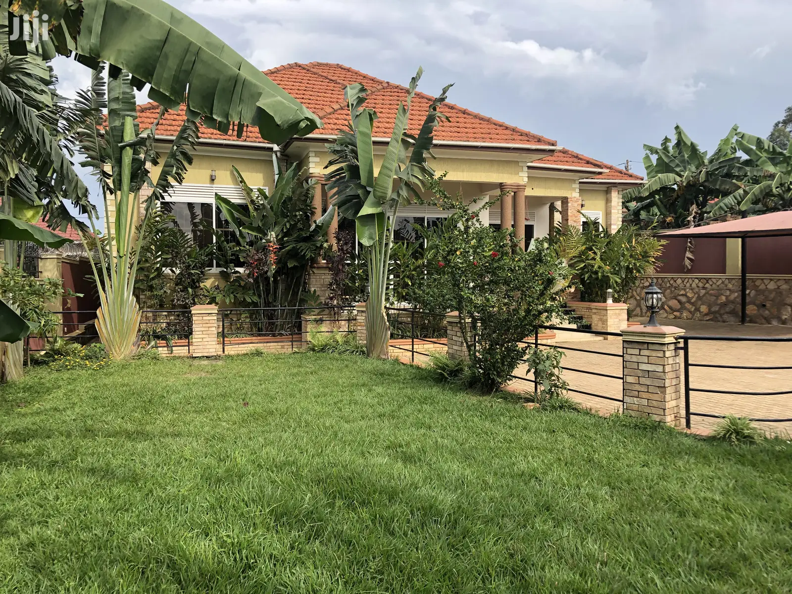 Kira Palatial Home on Sell in Kampala