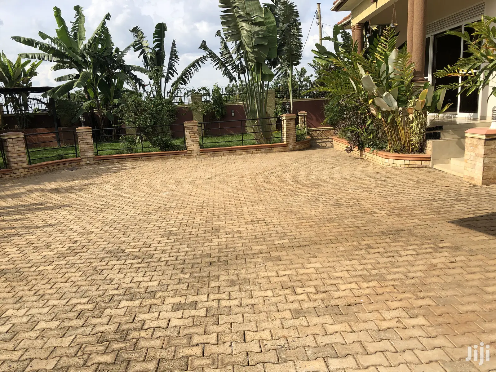 Kira Palatial Home on Sell in Kampala