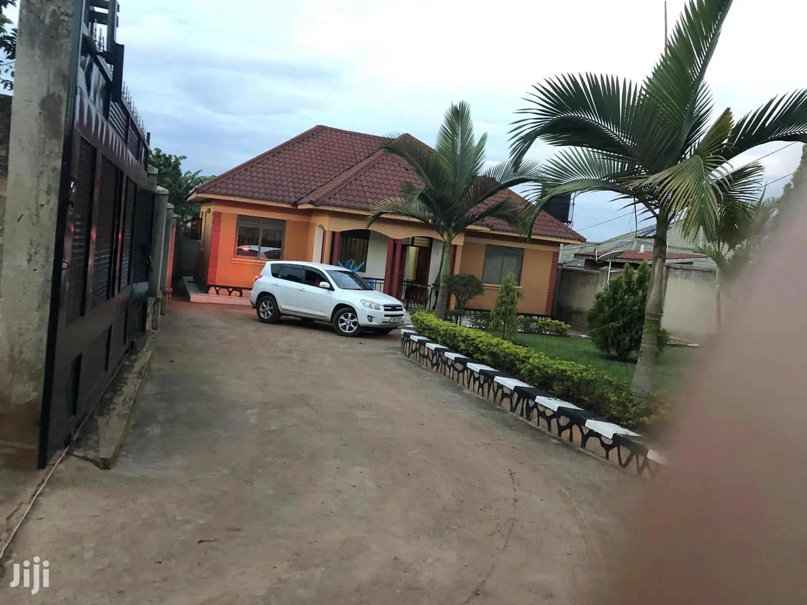 Hot Deal,Namugongo Large Compound House on Sale in Kampala